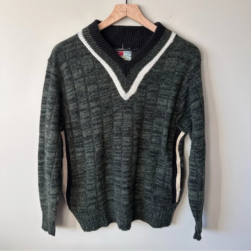Milwaukee Knits Vintage 50s 60s  Sz M Wool Orlon Sweater Pockets Cricket Vneck